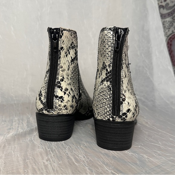 Esprit Women’s TYLEE Leather Ankle Boots 8.5 Heeled Black White Snake Print NWT - Picture 9 of 16